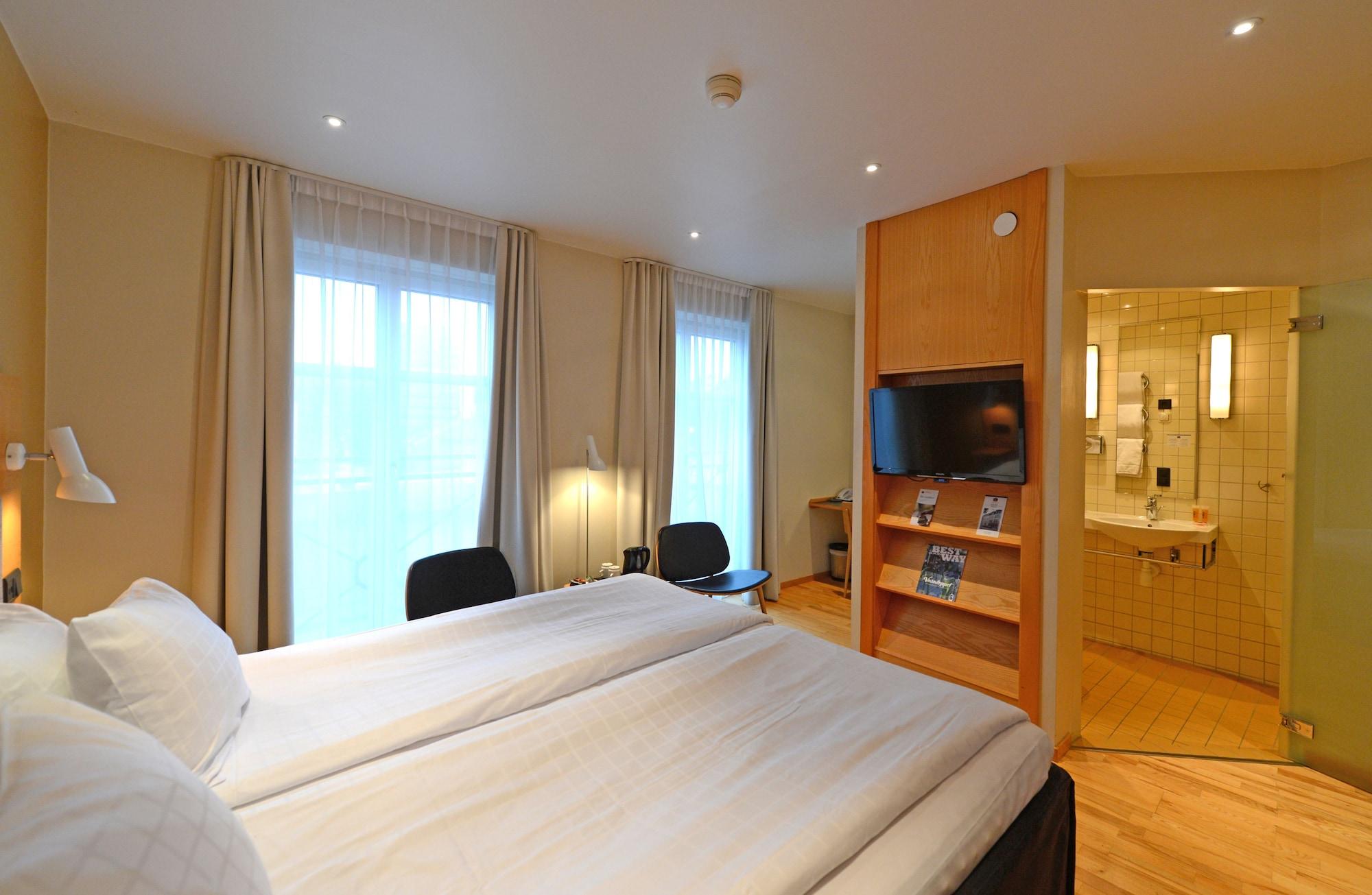 Western Royal Hotell 4*